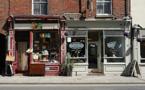 Supporting our High Streets - Effective Merchandising & Window Displays